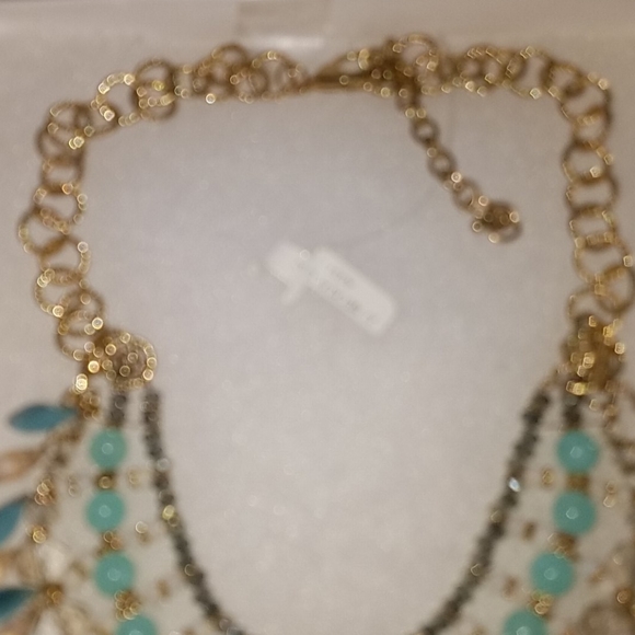 NWT Layered Statement Necklace Gold - Picture 4 of 6